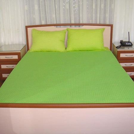 Nino Apartment On Pirosmani Batumi Zewnętrze zdjęcie