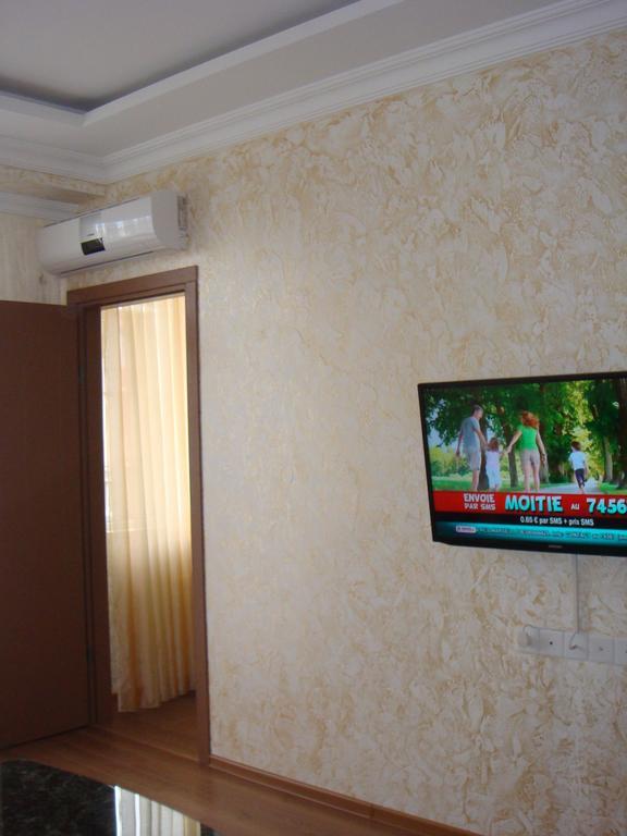 Nino Apartment On Pirosmani Batumi Pokój zdjęcie