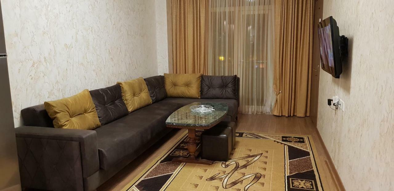 Nino Apartment On Pirosmani Batumi Zewnętrze zdjęcie